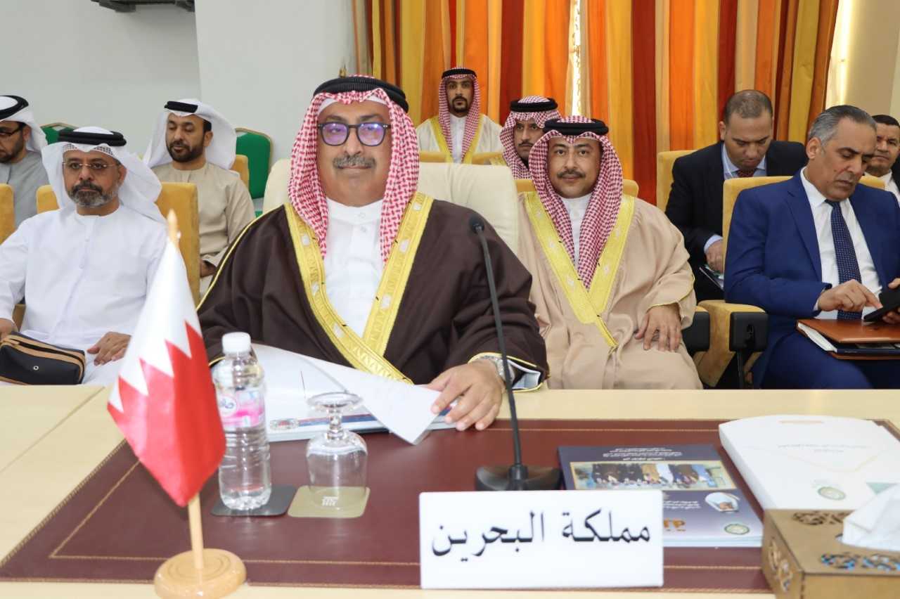 وكيل وزارة الداخلية يترأس وفد البحرين في الاجتماع التحضيري لمجلس وزراء الداخلية العرب<